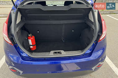 Хэтчбек Ford Fiesta 2015 в 