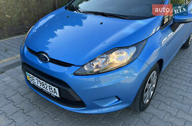 Хэтчбек Ford Fiesta 2012 в 