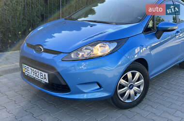 Хэтчбек Ford Fiesta 2012 в 