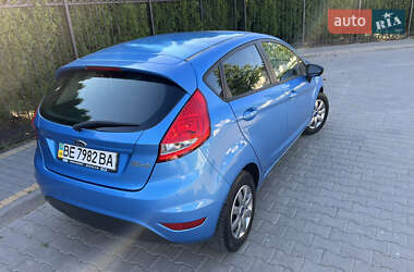 Хэтчбек Ford Fiesta 2012 в 