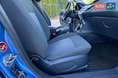 Хэтчбек Ford Fiesta 2012 в 