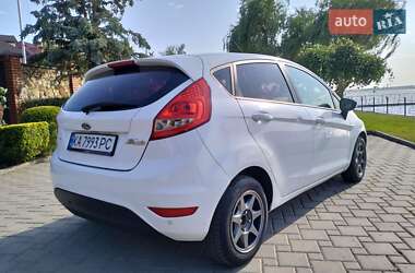 Хэтчбек Ford Fiesta 2011 в 