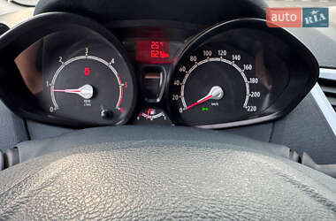 Хэтчбек Ford Fiesta 2012 в 