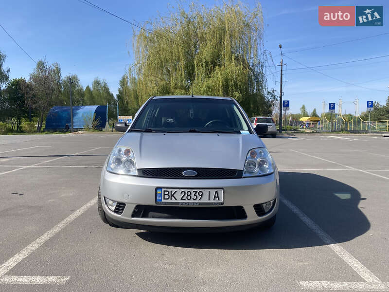 Хэтчбек Ford Fiesta 2002 в Здолбунове