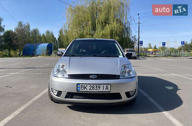 Хэтчбек Ford Fiesta 2002 в 