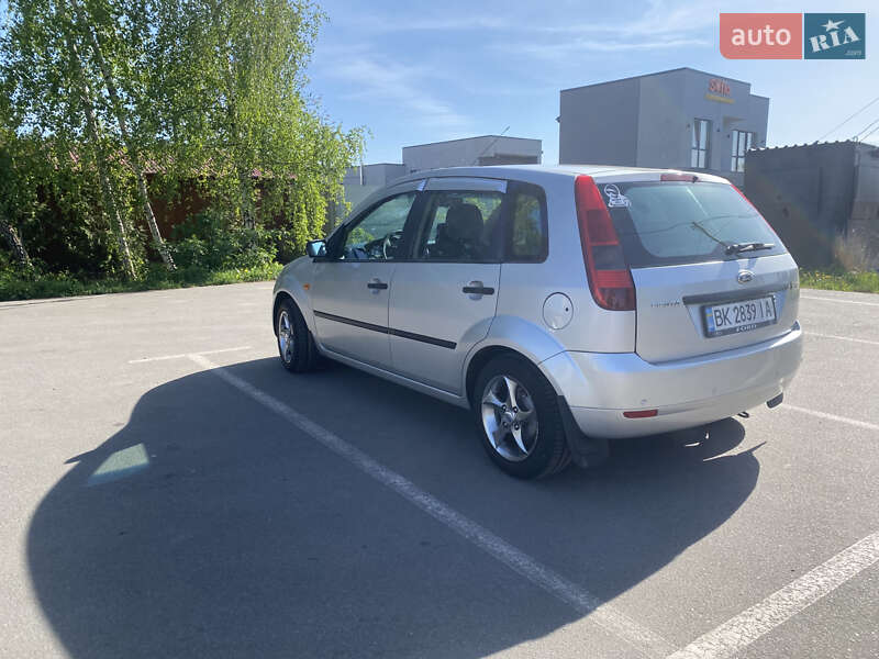 Хэтчбек Ford Fiesta 2002 в Здолбунове