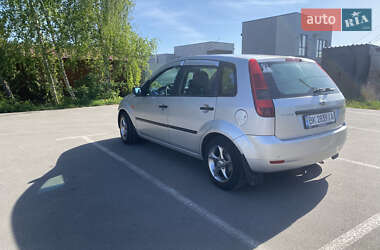 Хэтчбек Ford Fiesta 2002 в 