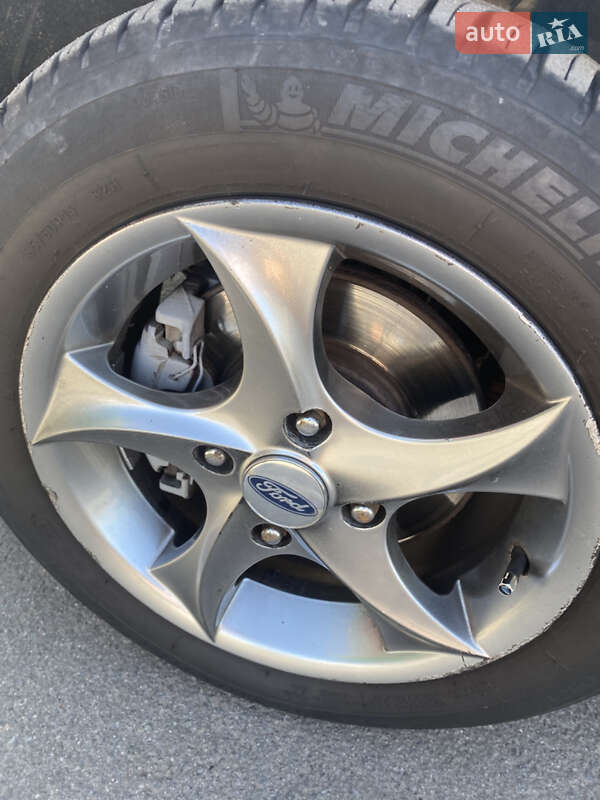 Хэтчбек Ford Fiesta 2002 в Здолбунове