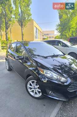 Хэтчбек Ford Fiesta 2016 в 