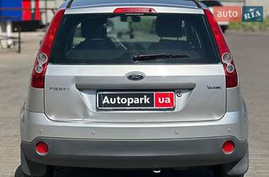 Хэтчбек Ford Fiesta 2005 в 