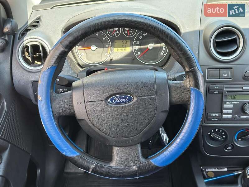 Хэтчбек Ford Fiesta 2005 в Одессе