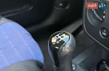 Хэтчбек Ford Fiesta 2005 в 
