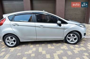 Хэтчбек Ford Fiesta 2012 в 