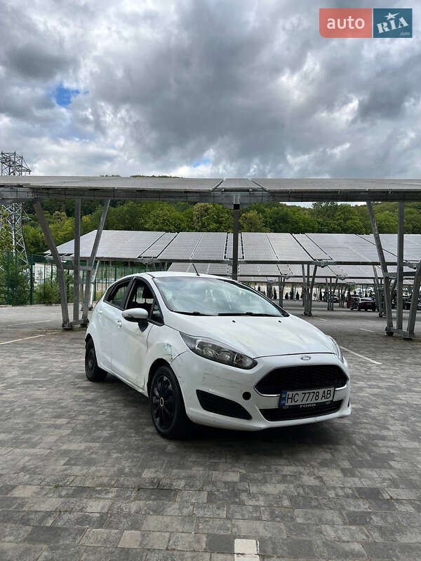 Хэтчбек Ford Fiesta 2016 в 