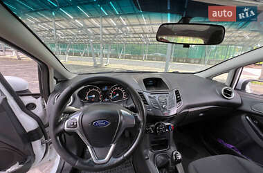 Хэтчбек Ford Fiesta 2016 в 
