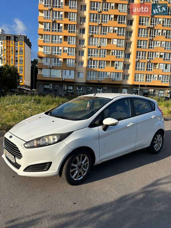Хэтчбек Ford Fiesta 2013 в 