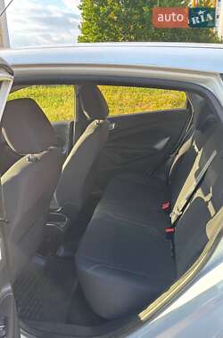 Хэтчбек Ford Fiesta 2013 в 