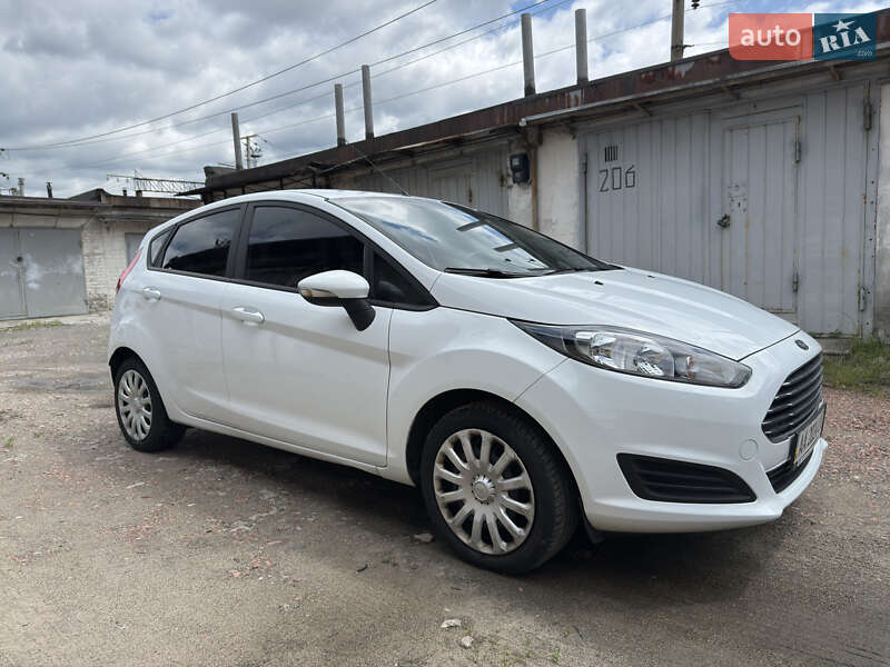 Хетчбек Ford Fiesta 2015 в Києві