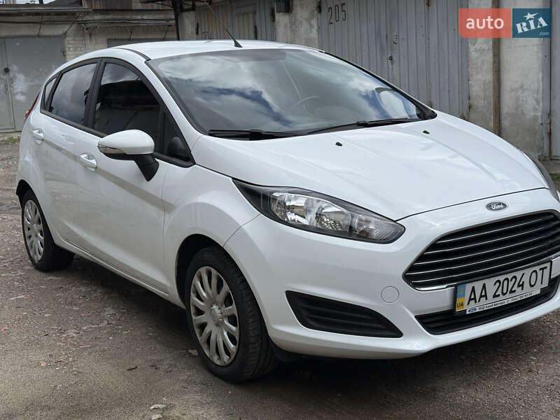 Хетчбек Ford Fiesta 2015 в Києві