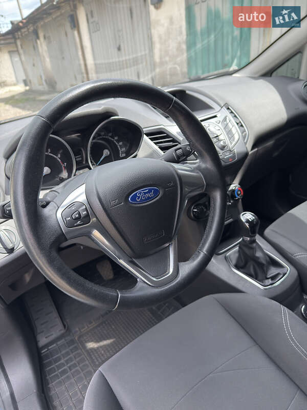 Хетчбек Ford Fiesta 2015 в Києві