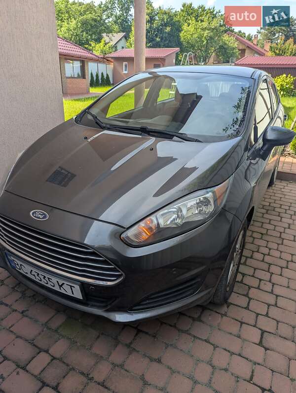 Хэтчбек Ford Fiesta 2018 в 