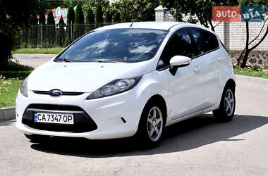 Хэтчбек Ford Fiesta 2012 в 