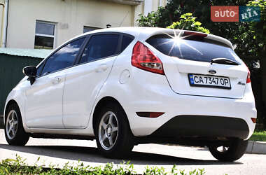 Хэтчбек Ford Fiesta 2012 в 