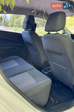 Хэтчбек Ford Fiesta 2012 в 