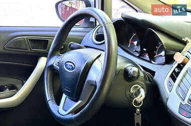Хэтчбек Ford Fiesta 2012 в 