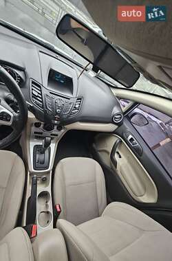 Седан Ford Fiesta 2015 в 