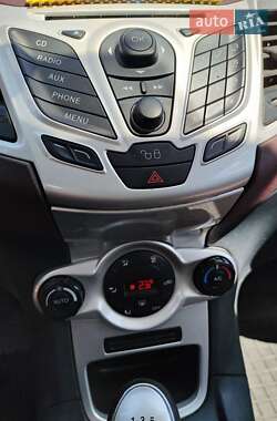 Хэтчбек Ford Fiesta 2011 в 