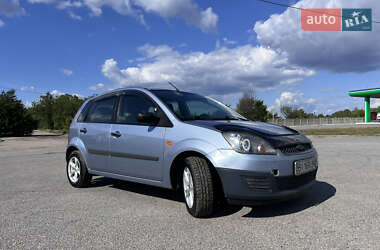 Хэтчбек Ford Fiesta 2006 в 