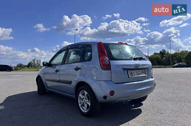 Хэтчбек Ford Fiesta 2006 в 