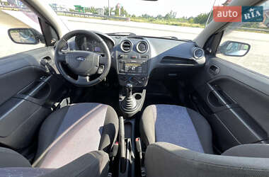 Хэтчбек Ford Fiesta 2006 в 
