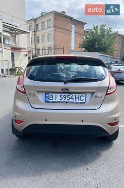 Хэтчбек Ford Fiesta 2016 в 
