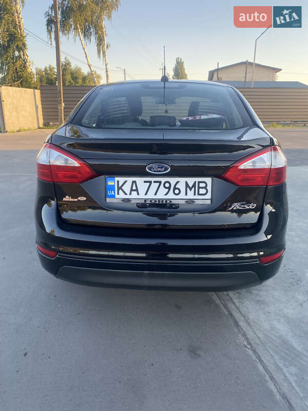 Седан Ford Fiesta 2016 в Калиновке