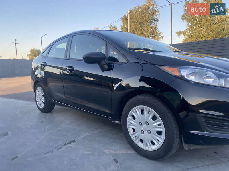 Седан Ford Fiesta 2016 в Калиновке