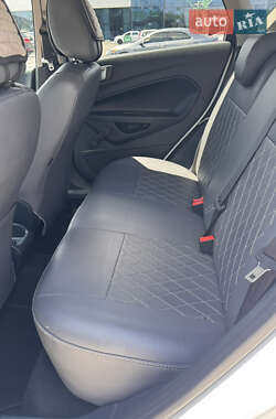 Хэтчбек Ford Fiesta 2011 в 