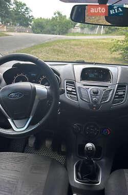 Хэтчбек Ford Fiesta 2012 в 