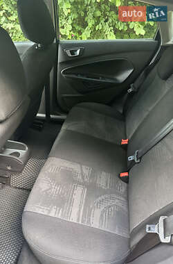 Хэтчбек Ford Fiesta 2012 в 