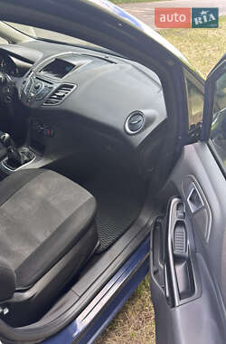 Хэтчбек Ford Fiesta 2012 в 