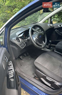 Хэтчбек Ford Fiesta 2012 в 