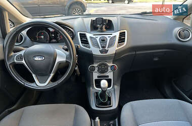 Хэтчбек Ford Fiesta 2011 в 