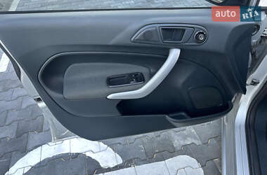 Хэтчбек Ford Fiesta 2011 в 