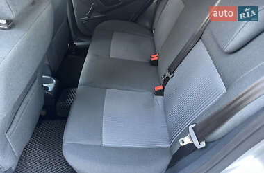 Хэтчбек Ford Fiesta 2011 в 