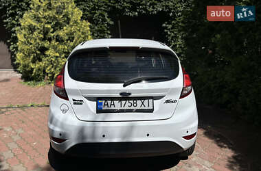 Хэтчбек Ford Fiesta 2015 в 