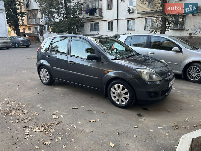 Хэтчбек Ford Fiesta 2006 в Измаиле
