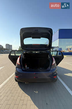 Хэтчбек Ford Fiesta 2013 в 