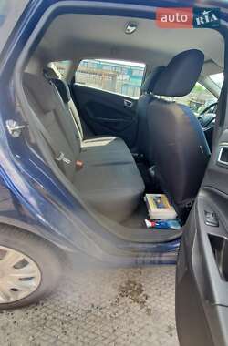 Хэтчбек Ford Fiesta 2013 в 