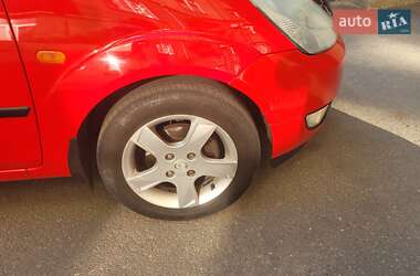 Хэтчбек Ford Fiesta 2003 в 